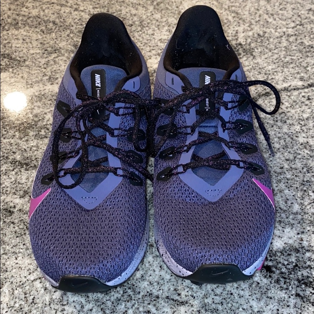 Nike quest tennis shoes